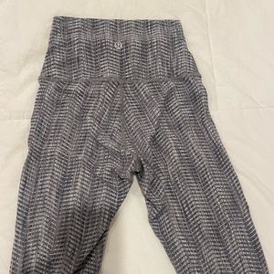 Lululemon Wunder Under 25” size 2